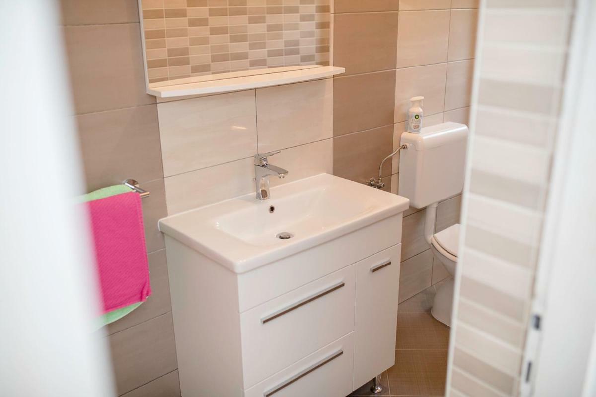 Apartman Jasmina Banjol Exterior foto